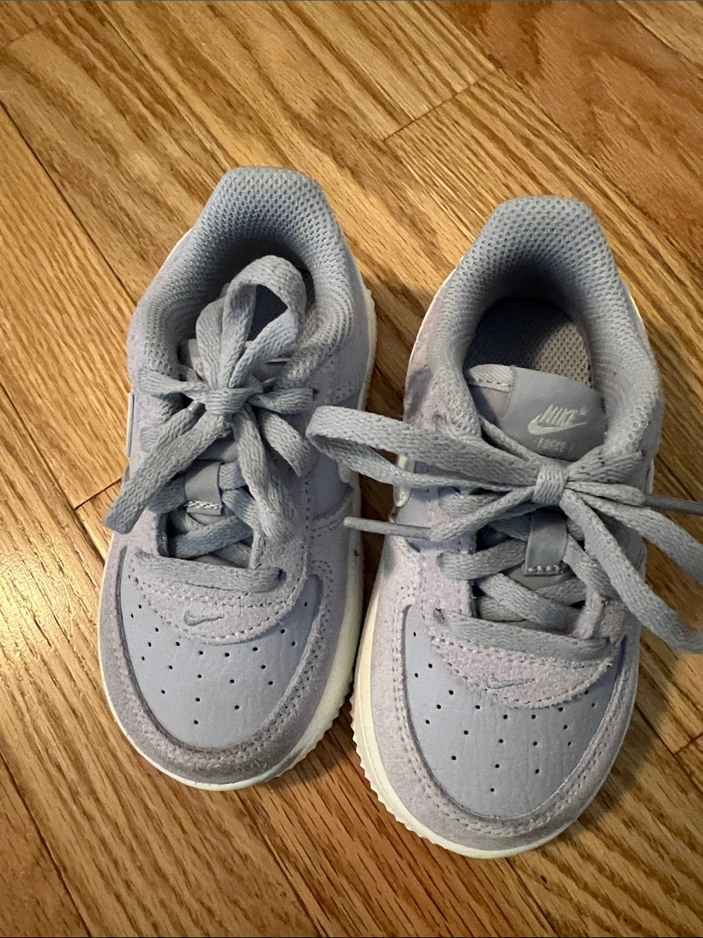 Nike Toddler Lavender and White Low-Top Sneakers - Picture 3 of 6